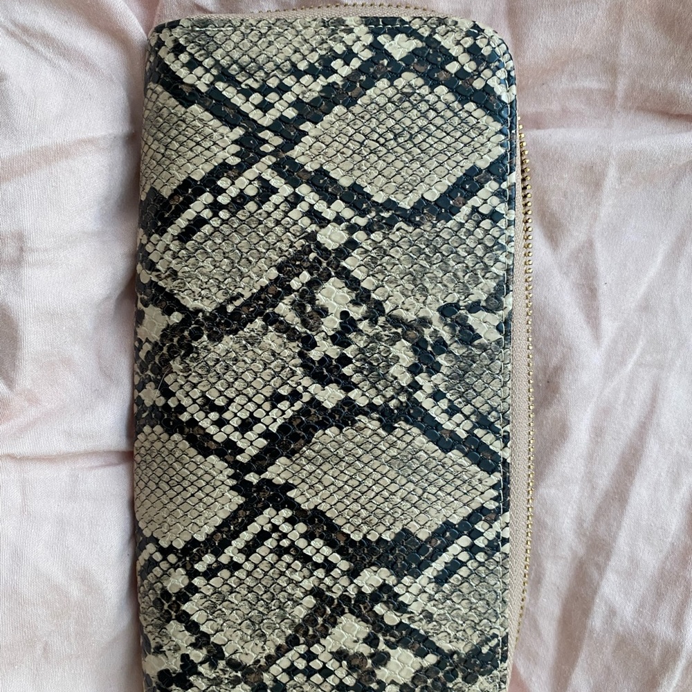 Double zipper wallet